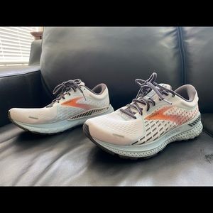 Womens brooks adrenaline 21 gts